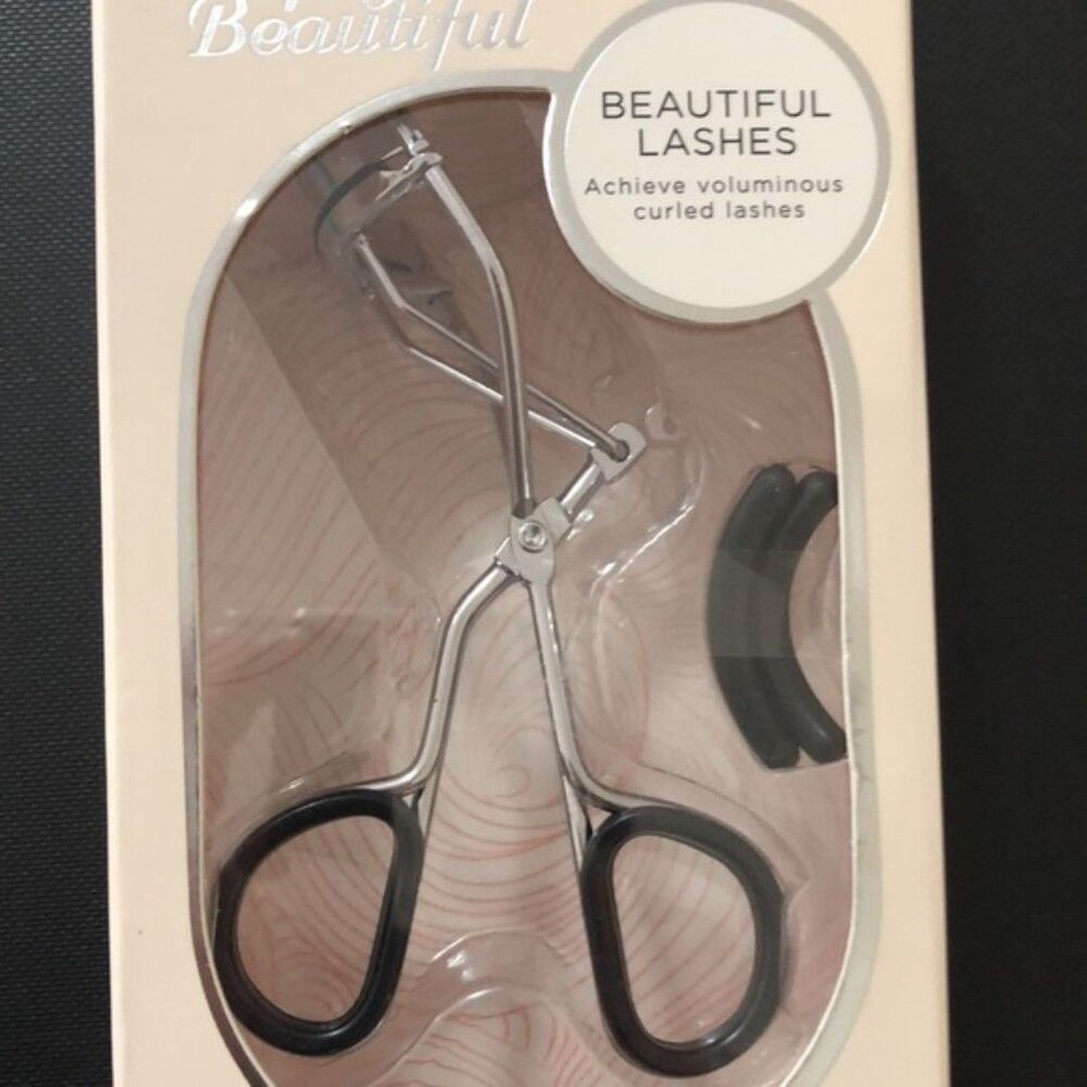 Eyelash curler Premium Beautiful Lashes Vivitar with 2 refill pads new